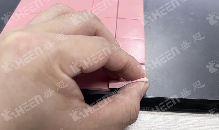 高回彈導熱硅膠片的技術挑戰(zhàn)與發(fā)展難點